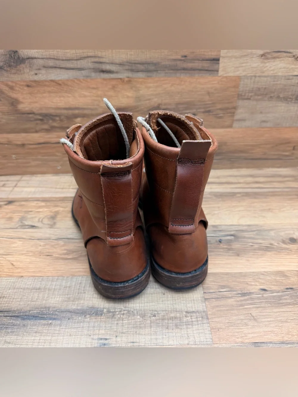 Timberland Boot Company men size 10 Classic Brown Leather Lace-Up Boots